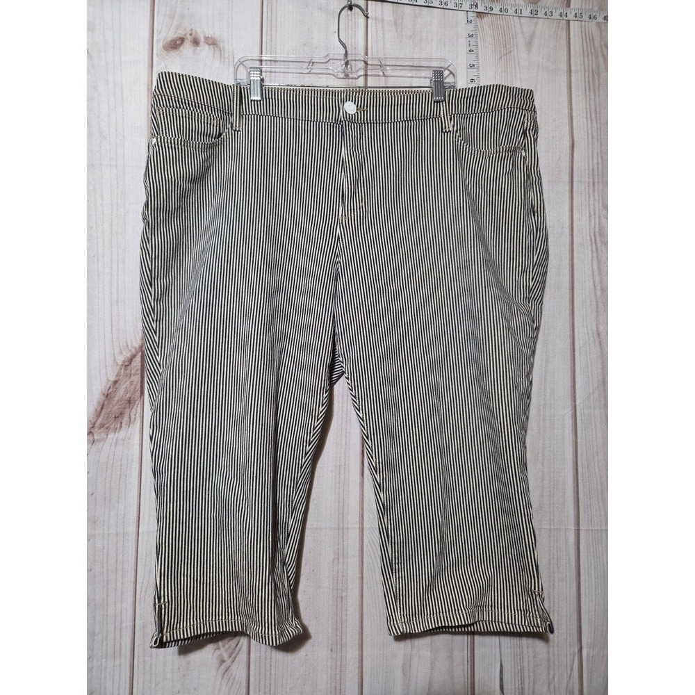 St Johns Bay Women's‎ Striped Capri Pants Size 24W